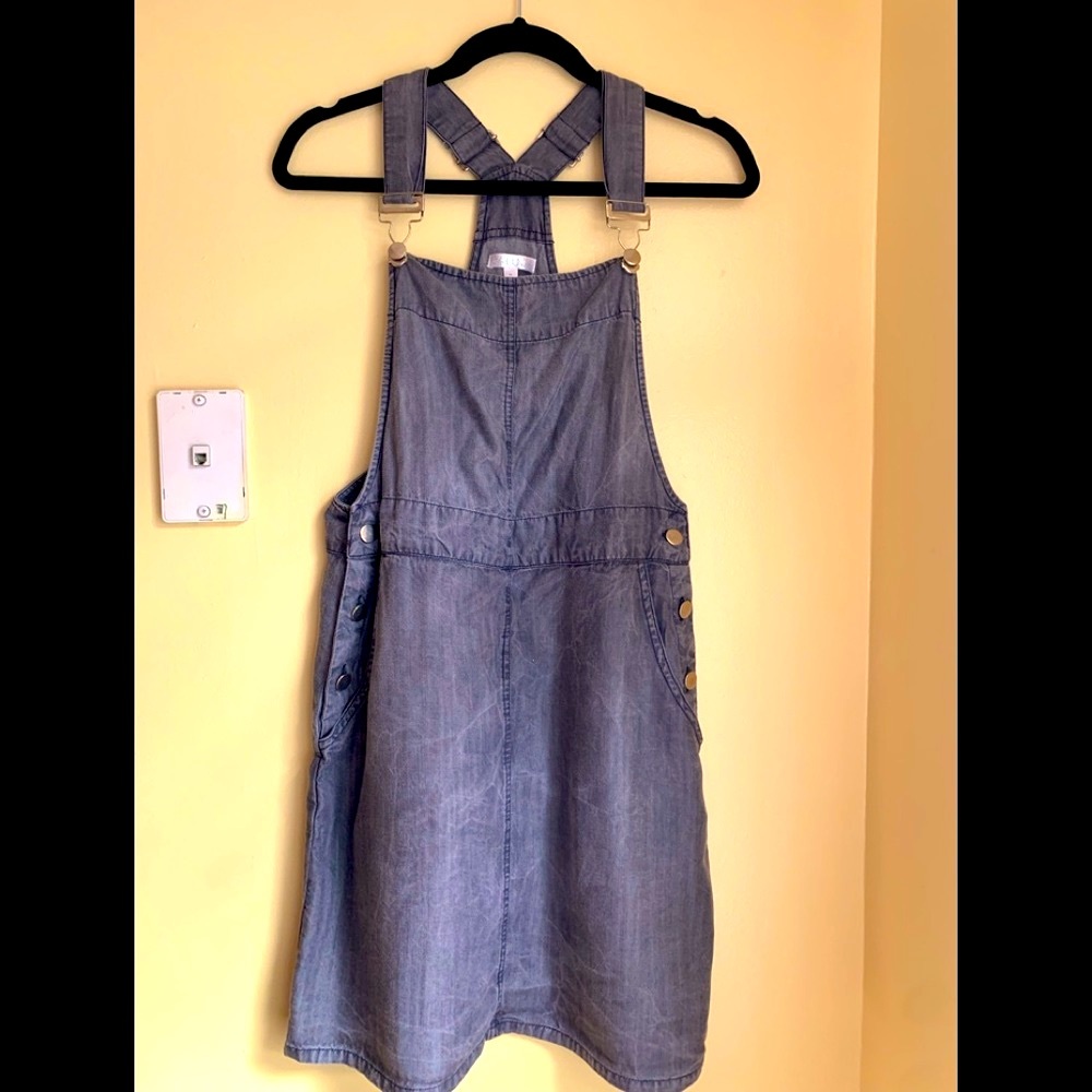 Super cute distressed gray “overalls” style loose fitting mini. Lightweight!!